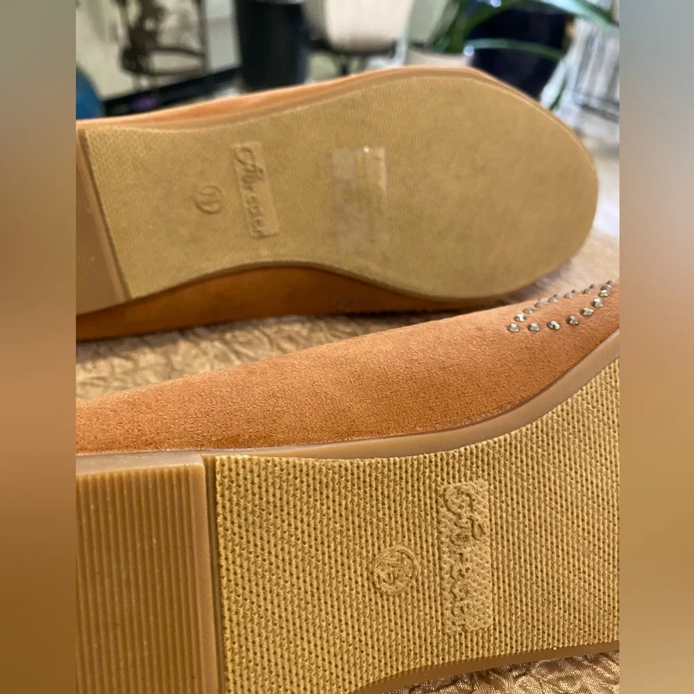 FOREVER STUDDED TAN STRAP SHOES NWOT - Picture 5 of 6